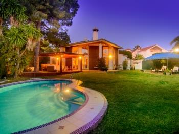 4509 Villa beachside with private heated pool - Appartement à Marbella