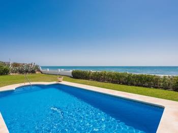 1100 Beach Front Villa with attached Apartment - Appartement à Marbella