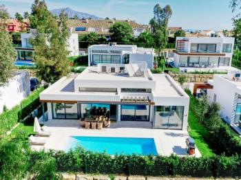 2223 New modern Villa with Pool and Garden - Appartement à Estepona