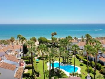 1176 Beach front House, 2 pools and Garden area - Appartement à Marbella