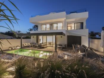 5512 Modern Villa first line beach, Costabella - Appartement à Marbella