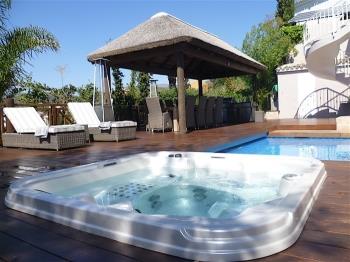 7007 Luxury Villa with outdoor Jacuzzi and Pool - Appartement à Marbella