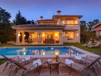 4505 Las Chapas beach villa / heated pool - Appartement à Marbella