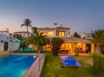 4520 beach house with ping pong , WiFi - Appartement à Marbella